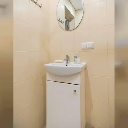 For 2-6 Persons 15 Min. To City Center